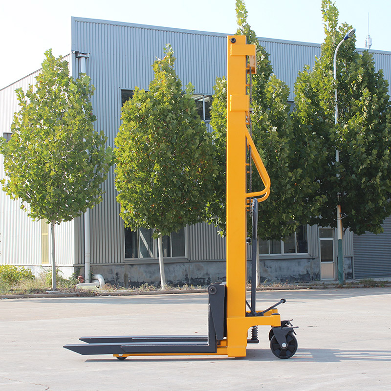 Empilhador manual de paletes