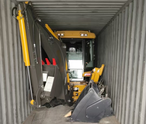 Retroescavadora SAAO WZ388 em manutenção de estradas rurais, México