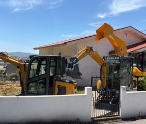 Caso de Cliente em Portugal: Mini Escavadora SAAO e Carregadeira de Rodas para Pequenos Projetos de Construção
