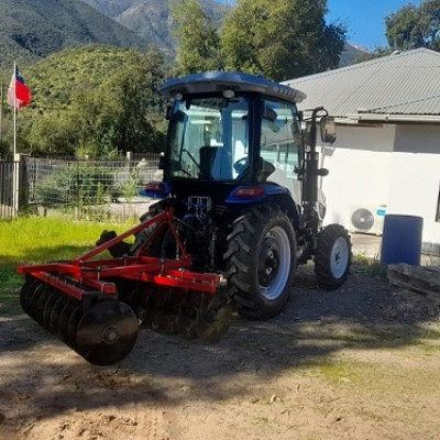 Chile | Retroescavadoras e tratores SAAO: a dupla imbatível para a excelência agrícola e infraestruturas